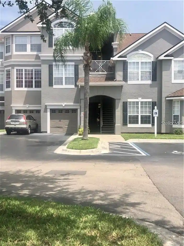 Listing Photo 2 - Condo for sale in 3325 S Kirkman Rd located at 3325 S Kirkman Rd, Orlando, FL 32811 - Unit #423
