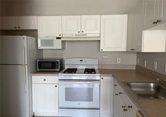 Photo 3 of Condo for sale at 3325 S Kirkman Rd #423, Orlando, FL 32811 | MLS# O6404662 | Listing updated on 2026-10-03