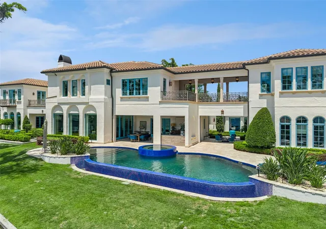 Photo 3 of Mansion for sale at 9236 Bay Point Dr, Orlando, FL 32819 | MLS# O6404671 | Listing updated on 2026-10-10