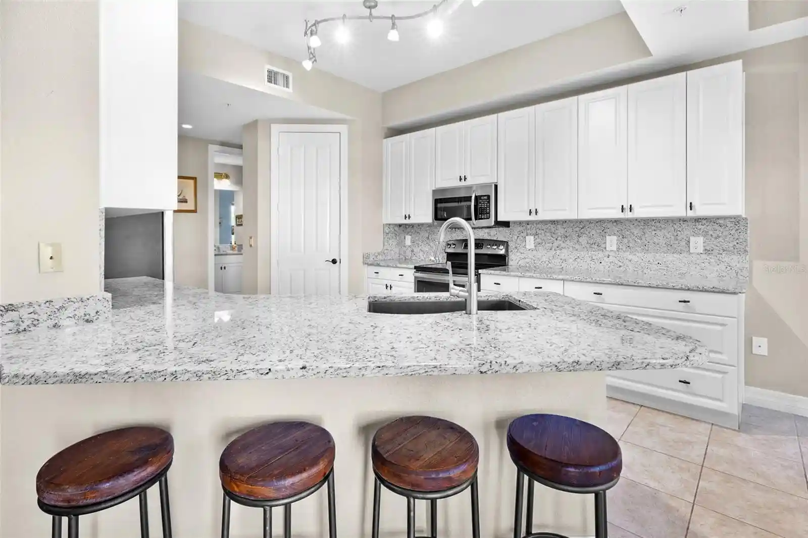 Listing Photo 2 - Condo for sale in 98 Vivante Blvd located at 98 Vivante Blvd, Punta Gorda, FL 33950 - Unit #410