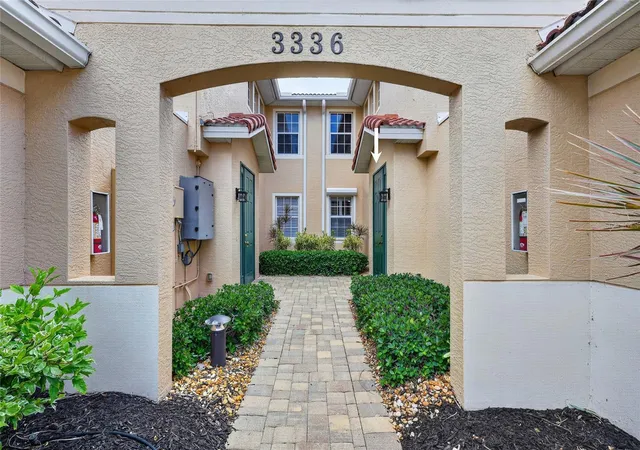 Listing Photo 4 - Condo for sale in building located at 3336 Sunset Key Cir, PUNTA GORDA, FL 33955 - Unit #D