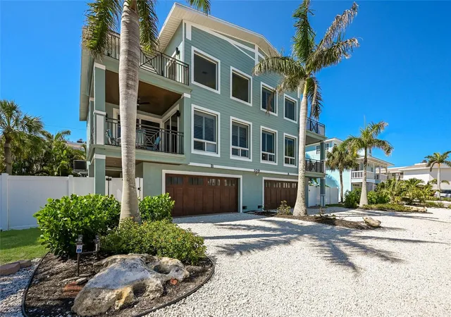 3rd image of 109 6Th St N, Bradenton Beach, FL 34217