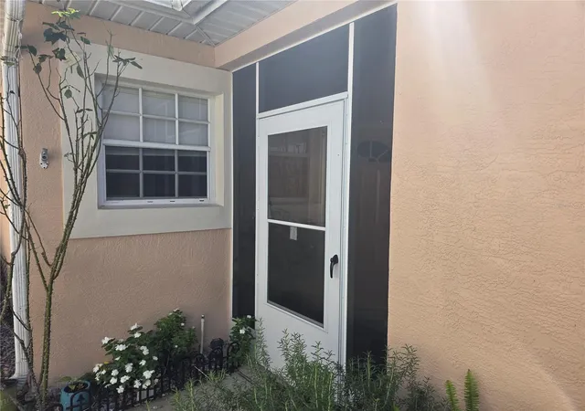 Photo 2 of Single family home for sale at 322 Foxhill Ct, Debary, FL 32713 | MLS# V4948893 | Listing updated on 2026-05-09