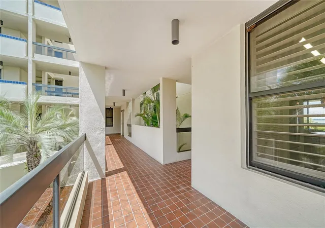 Homes for sale in Longboat Key, FL | 1930 Harbourside Dr, Longboat Key, FL 34228