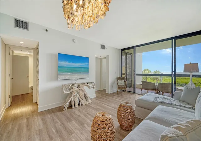 Homes for sale in Longboat Key, FL | 1930 Harbourside Dr, Longboat Key, FL 34228