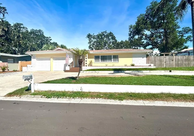 3rd image of 1201 Kapok Kove Cir, Clearwater, FL 33759 | MLS# TB8505002