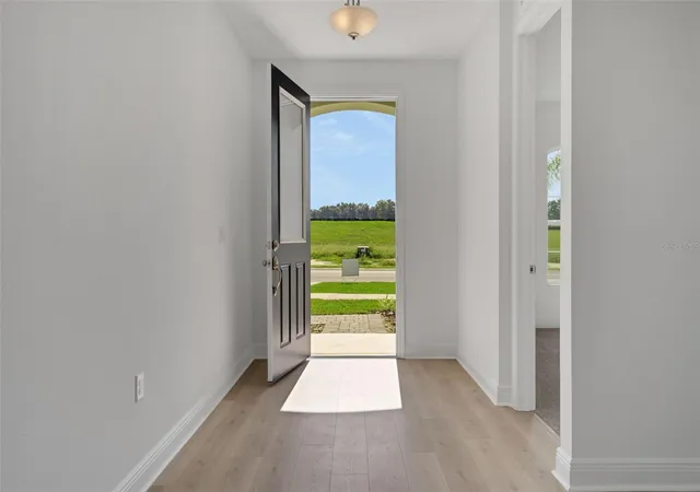 3rd image of 937 Sunshower Dr, Lady Lake, FL 32159 | MLS# G5111934