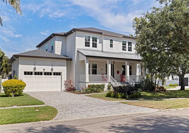 Photo 1 of Single family home for sale at 1001 Cordova Blvd Ne, Saint Petersburg, FL 33704 | MLS# TB8505011 | Listing updated on 2026-09-21