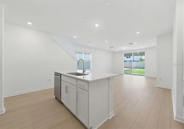 4th image of 33458 Barnebrook Dr, Wesley Chapel, FL 33545 | MLS# TB8505015