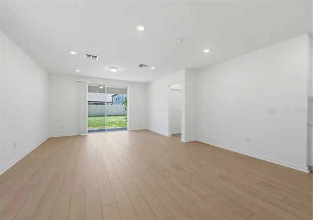 5th image of 33458 Barnebrook Dr, Wesley Chapel, FL 33545 | MLS# TB8505015