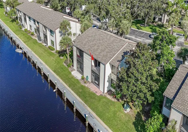 3rd image of 372 Moorings Cvs Dr, TARPON SPRINGS, FL 34689