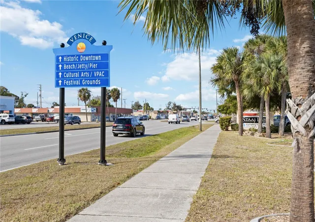 4th image of 841 E Venice Ave, Venice, FL 34285 | MLS# A4692517