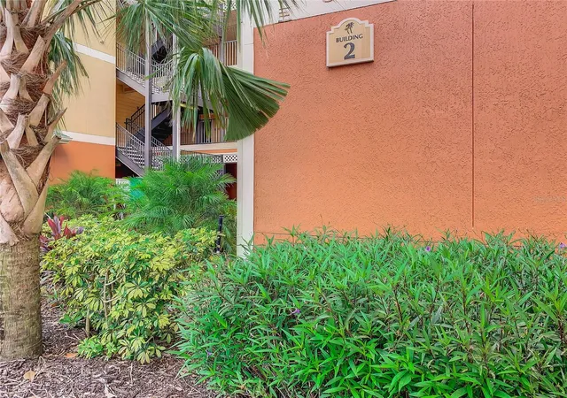Listing Photo 3 - Condo for sale in building located at 3050 Pirates Retreat Ct, Kissimmee, FL 34747 - Unit #207