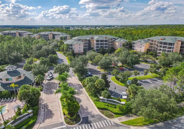 Listing Photo 5 - Condo for sale in building located at 3050 Pirates Retreat Ct, Kissimmee, FL 34747 - Unit #207