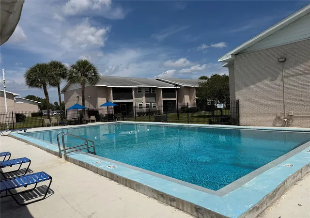 4th image of 843 Sky Lake Cir #D, Orlando, FL 32809 | MLS# S5149193