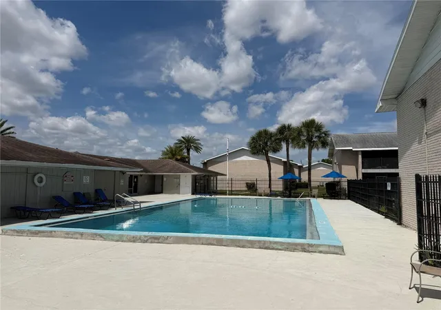 5th image of 843 Sky Lake Cir #D, Orlando, FL 32809 | MLS# S5149193