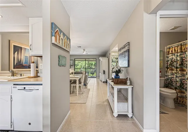 3rd image of 360 Three Lakes Ln #J, Venice, FL 34285 | MLS# N6144216