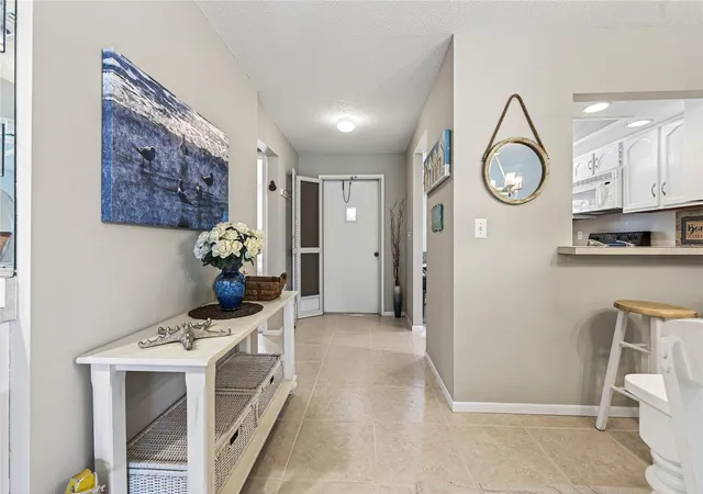 4th image of 360 Three Lakes Ln #J, Venice, FL 34285 | MLS# N6144216