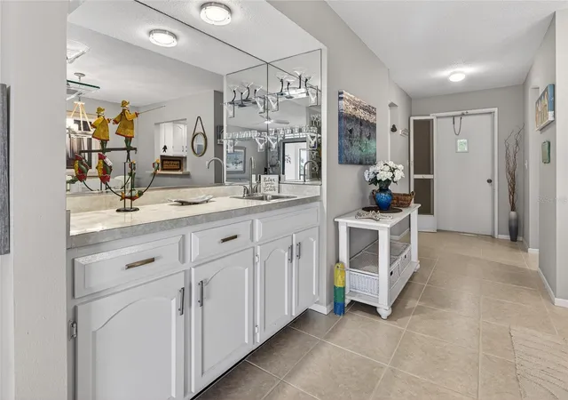5th image of 360 Three Lakes Ln #J, Venice, FL 34285 | MLS# N6144216