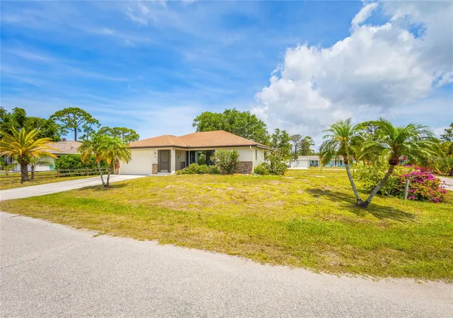 3rd image of 420 Duke Rd, Venice, FL 34293 | MLS# A4692524