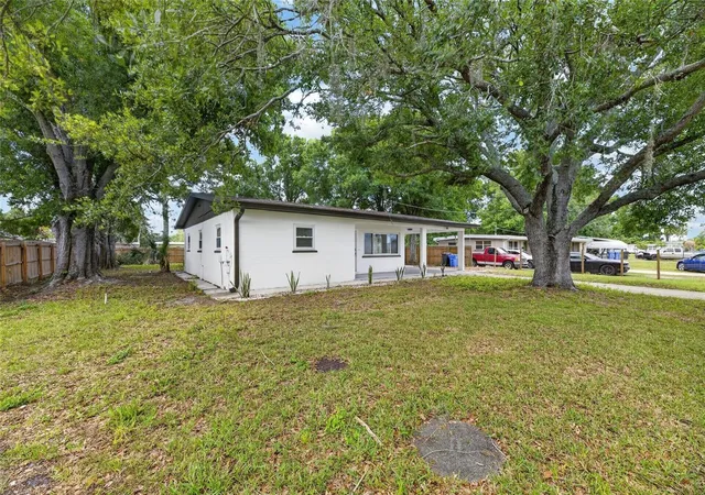 Photo 3 of Single family home for sale at 204 7th Avenue Nw, Ruskin, FL 33570 | MLS# TB8505074 | Listing updated on 2026-08-27