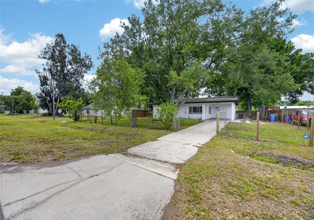 Photo 4 of Single family home for sale at 204 7th Avenue NW, Ruskin, FL 33570 | MLS# TB8505074 | Listing updated on 2026-08-27