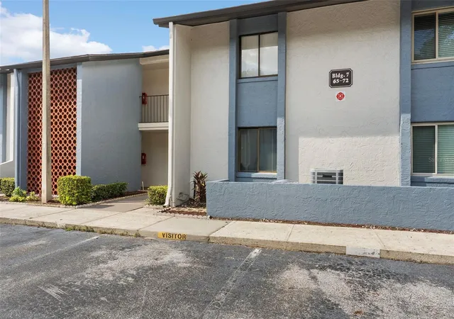 Photo 2 of Condo for sale at 7 Escondido Cir #67, Altamonte Springs, FL 32701 | MLS# O6404813 | Listing updated on 2026-10-02