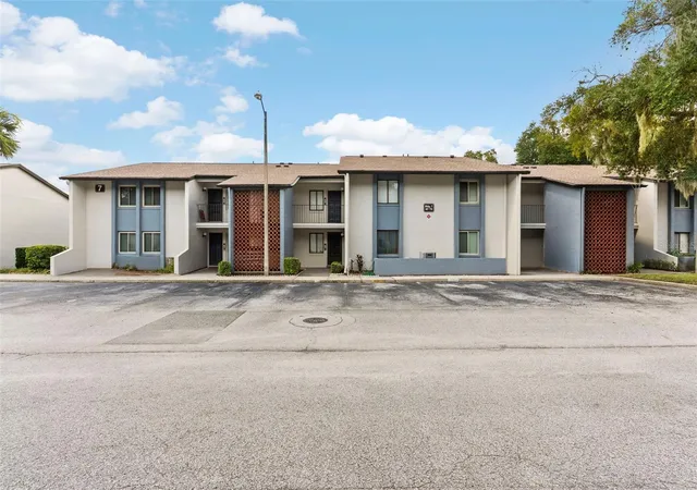 Photo 3 of Condo for sale at 7 Escondido Cir #67, Altamonte Springs, FL 32701 | MLS# O6404813 | Listing updated on 2026-10-02