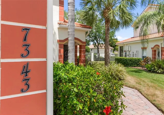 Listing Photo 5 - Condo for sale in building located at 7343 Fountain Palm Cir, Bradenton, FL 34203 - Unit #na