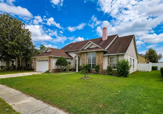 Photo 3 of Single family home for sale at 2003 Tiptree Cir, Orlando, FL 32837 | MLS# S5149219 | Listing updated on 2026-10-04