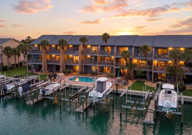 Townhouse for sale at 11835 3rd Street E, TREASURE ISLAND, FL 33706 | MLS# TB8505131