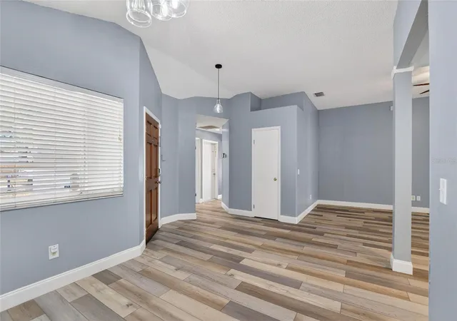 Photo 3 of Single family home for sale at 305 Sand Ridge Dr, Valrico, FL 33594 | MLS# TB8505135 | Listing updated on 2026-09-19
