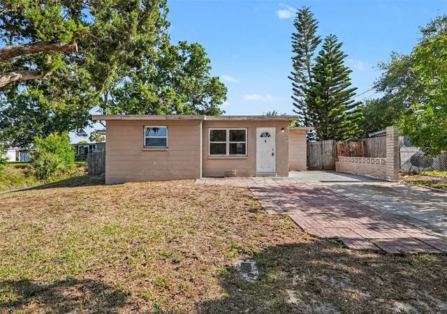 Photo 1 of Single family home for sale at 10118 114th Terrace, Largo, FL 33773 | MLS# O6404863 | Listing updated on 2026-09-25