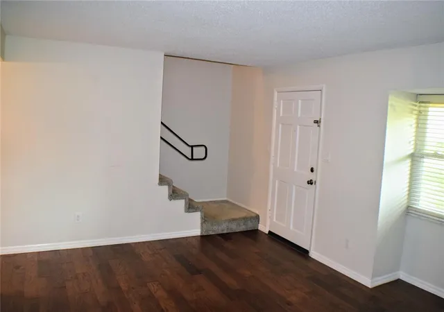 3rd image of 814 Park Lake Cir, MAITLAND, FL 32751