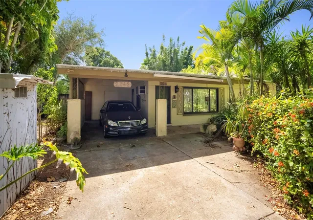1st image of 2742 S East Ave, Sarasota, FL 34239 | MLS# A4692545