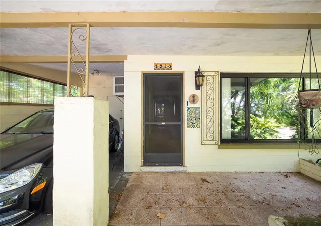 4th image of 2742 S East Ave, Sarasota, FL 34239 | MLS# A4692545