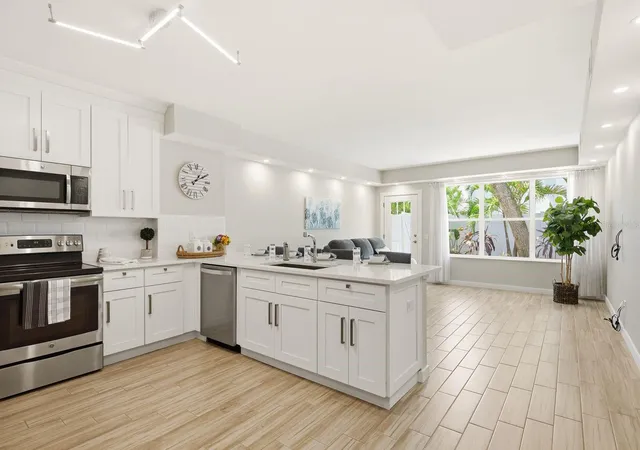2nd image of 4811 Bayshore Blvd #303, Tampa, FL 33611 | MLS# TB8505226