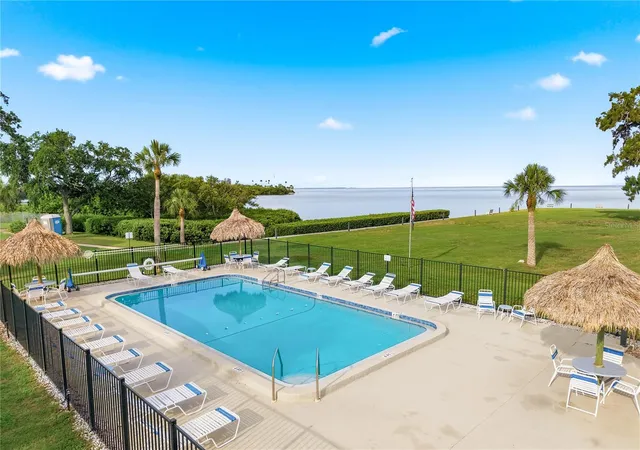 4th image of 18 Windrush Bay Dr, Tarpon Springs, FL 34689