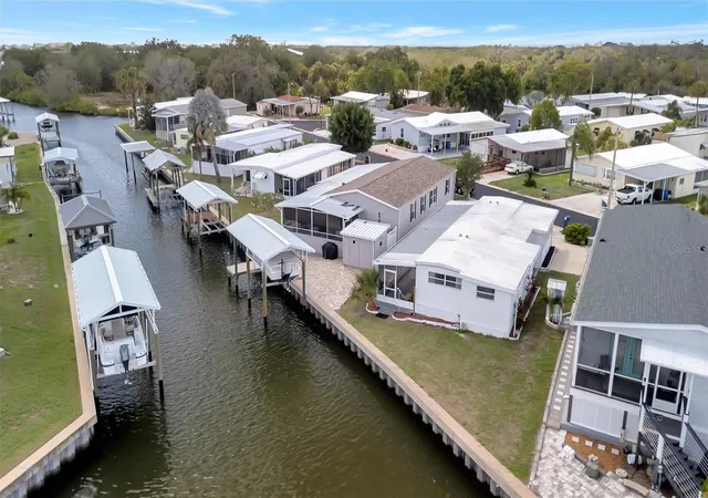 3rd image of 162 S Saint Thomas Cir, Apollo Beach, FL 33572 | MLS# TB8505246