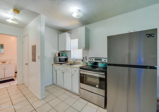 Listing Photo 5 - Condo for sale in building located at 600 S Segrave St, DAYTONA BEACH, FL 32114