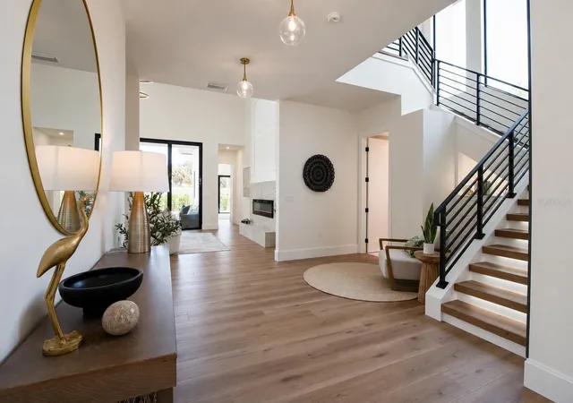Photo 4 of Single family home for sale at 2121 Clematis Ct, Sarasota, FL 34239 | MLS# A4692569 | Listing updated on 2026-09-27