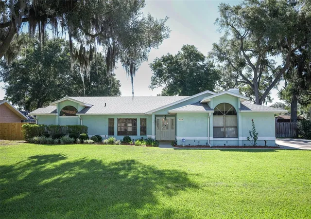 1st image of 610 Yorktown Dr, Leesburg, FL 34748 | MLS# O6405002