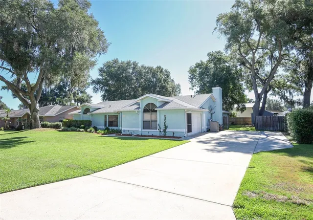 2nd image of 610 Yorktown Dr, Leesburg, FL 34748 | MLS# O6405002
