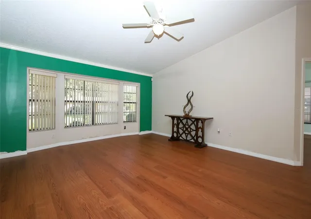 3rd image of 610 Yorktown Dr, Leesburg, FL 34748 | MLS# O6405002