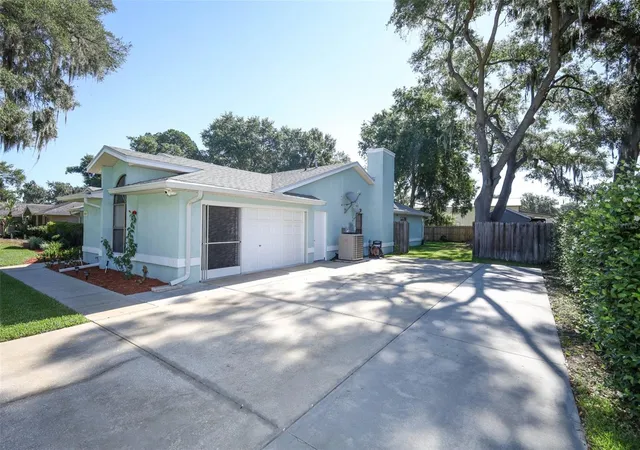 33rd image of 610 Yorktown Dr, Leesburg, FL 34748 | MLS# O6405002