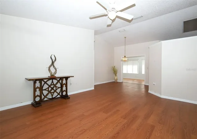 4th image of 610 Yorktown Dr, Leesburg, FL 34748 | MLS# O6405002