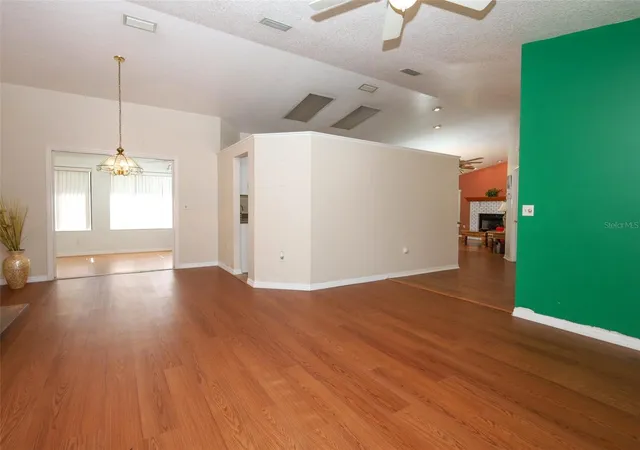 5th image of 610 Yorktown Dr, Leesburg, FL 34748 | MLS# O6405002