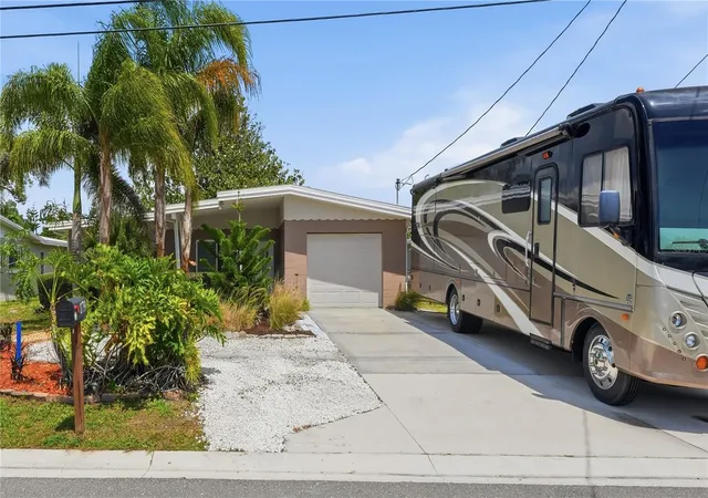 3rd image of 179 E Canal Dr, Palm Harbor, FL 34684 | MLS# TB8505355
