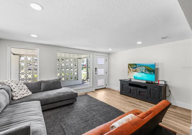 3rd image of 628 Ontario Ave, Tampa, FL 33606 | MLS# TB8505358