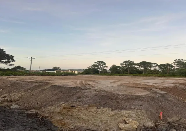 5th image of 946 Columbus Blvd S, Lehigh Acres, FL 33974 | MLS# C7525791